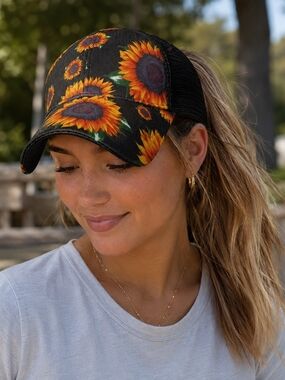 #1240 NWOT Black Sunflower Baseball Cap - Women
